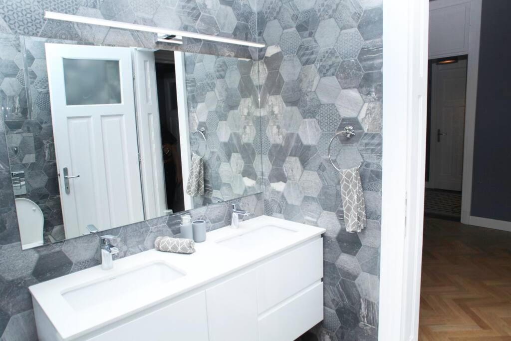 *Citadel* 2Br - City Center София Екстериор снимка